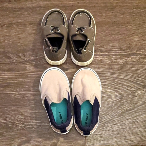 2 Pairs of Toddler Boys Shoes - Size 6 Sneakers - Picture 1 of 7